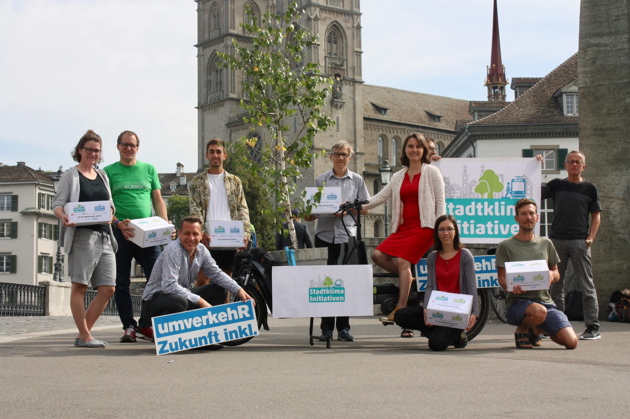 Einreichung der Stadtklima-Initiativen in Zürich Einreichung der Stadtklima-Initiativen in Zürich