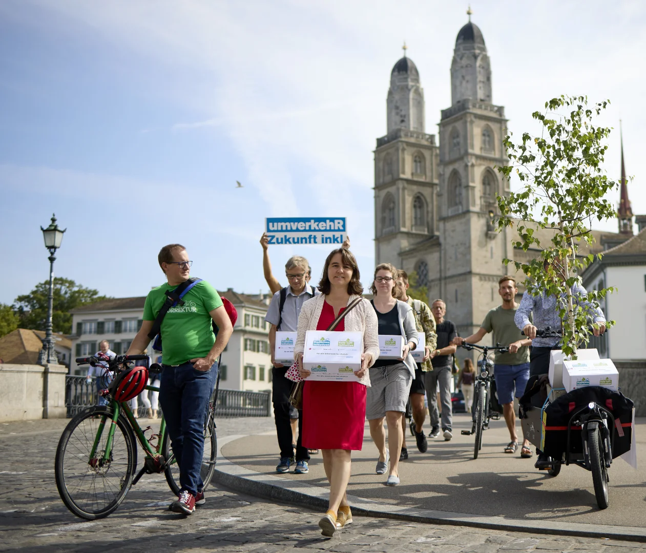Einreichung der Stadtklima-Initiativen in Zürich Einreichung der Stadtklima-Initiativen in Zürich