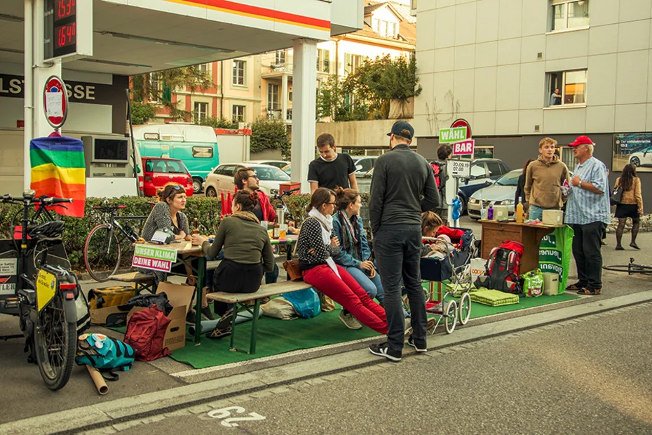 Wohnlich und gemütliche Umgestaltung von den Jungen Grünen in Bern am PARK(ing) Day 2019