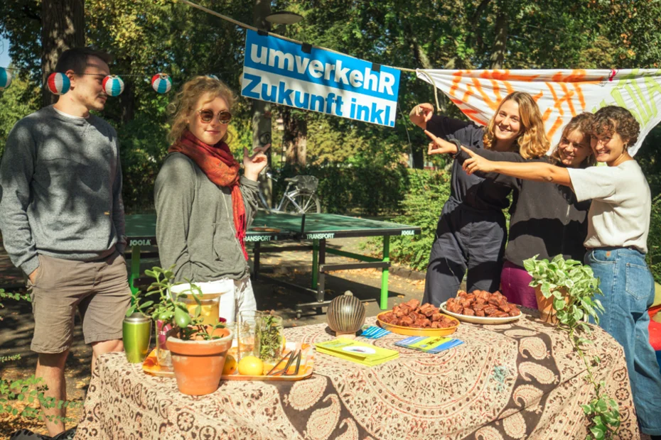 Ping Pong und Pizza statt Parkplatz von Luzia und Freunden in Basel am PARK(ing) Day 2019