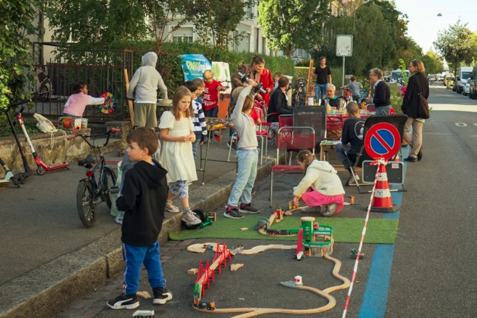 Brot und Spiele von Alexander und Freunden in Basel am PARK(ing) Day 2019