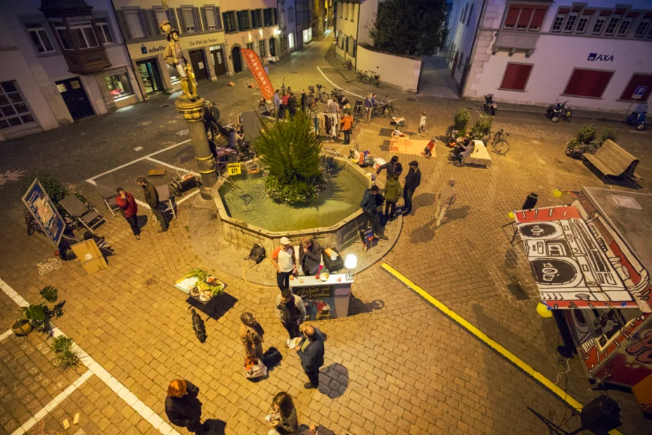 Volksfest statt Parkplätze von verschiedensten OrganisatorInnen in der Innenstadt von Schaffhausen am PARK(ing) Day 2019