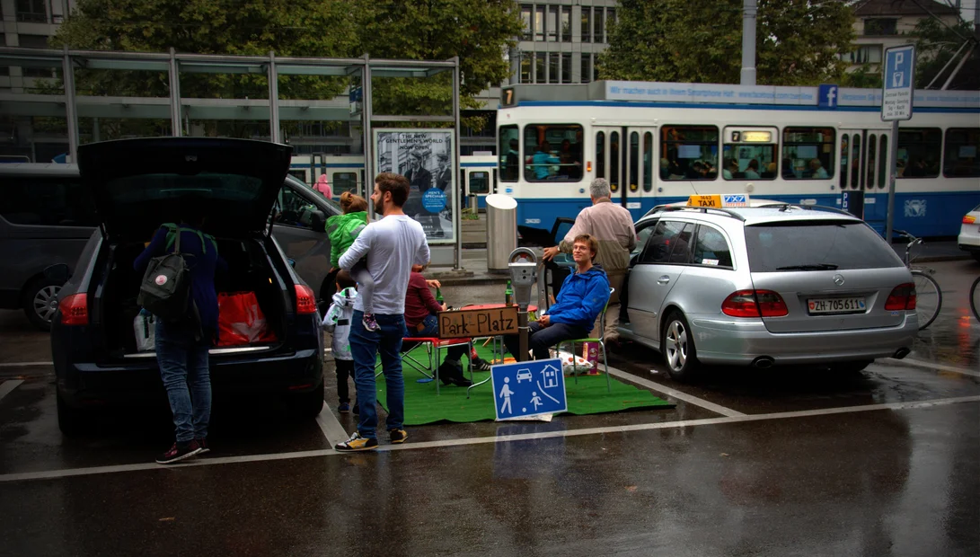 Ausspannen statt parkieren am PARK(ing) Day 2016 in Zürich