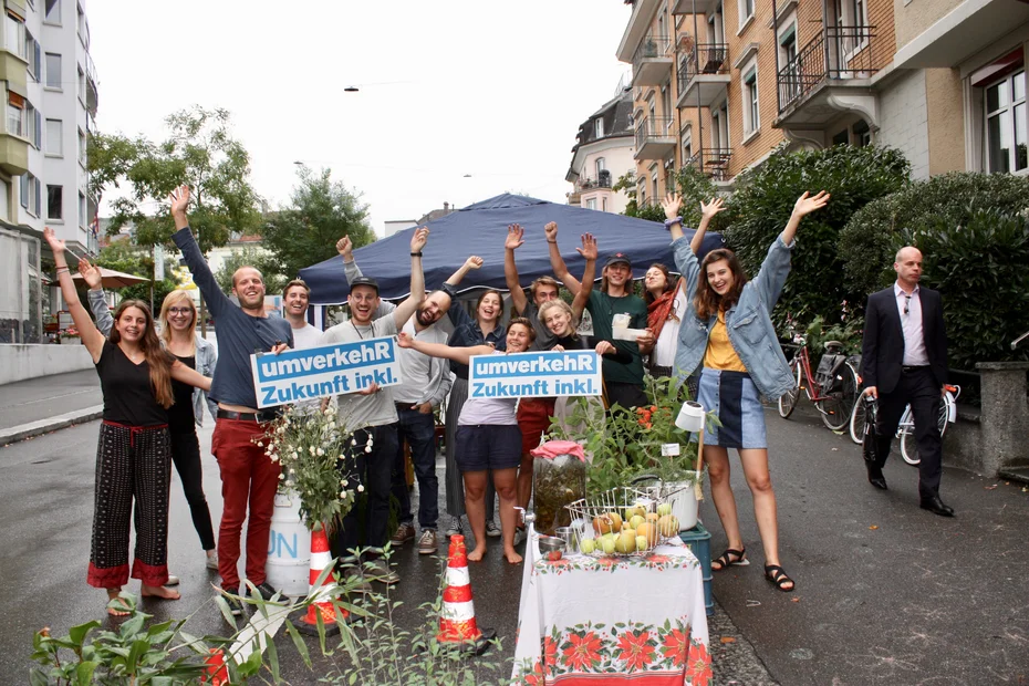 Getränke statt Parkplätze am PARK(ing) Day 2018 in Zürich