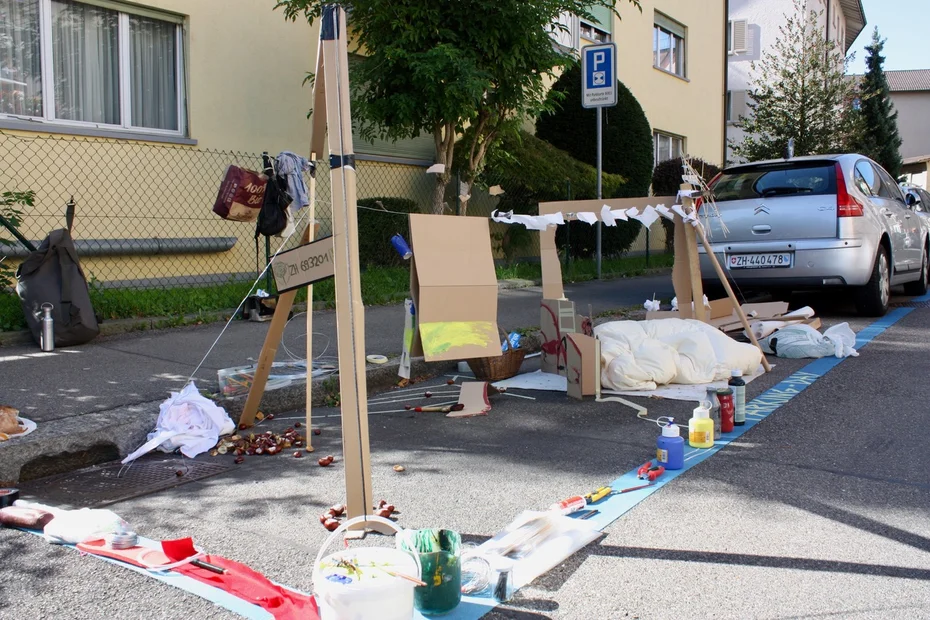 Kunstauto kreieren statt parkieren von Laura und Freundinnen in Zürich am PARK(ing) Day 2019