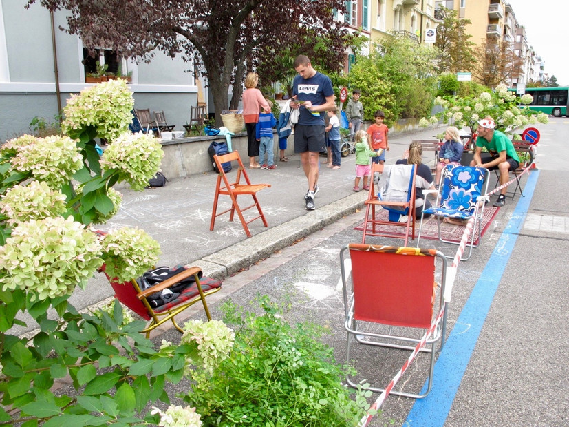 Verweiloase statt Parkplatz! Aktion in der Hegenheimerstrasse in Basel