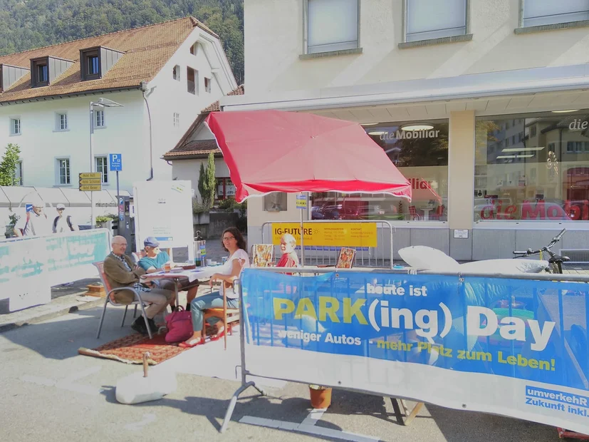 Ferien statt Parkplätze, die Parklücke zu einem Ferienparadies umbauen vom VCS-Uri am PARK(ing) Day 2020 in Altdorf