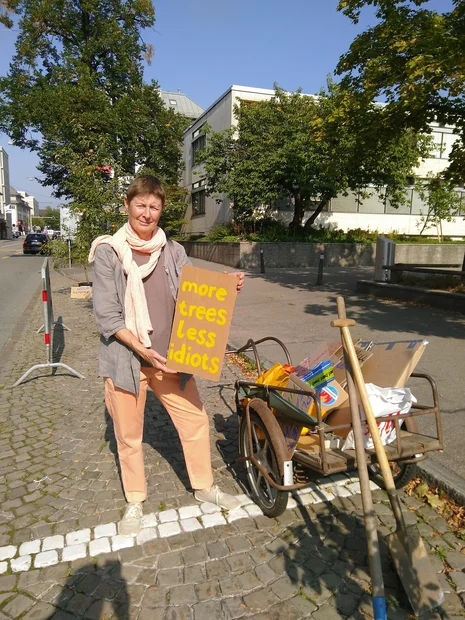 Bäume statt Parkplätze  mit Rémy von der Klimagruppe Uster am PARK(ing) Day 2020 in Uster