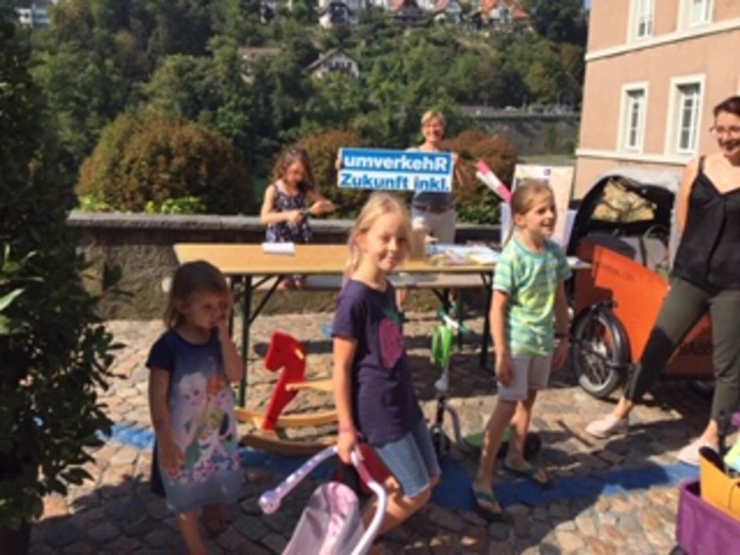 Keine Parkplätze in der Altstadt! Mit Kinderflohmarkt und einem Bücherflohmarkt von Veronika am PARK(ing) Day 2020 in Laufenburg