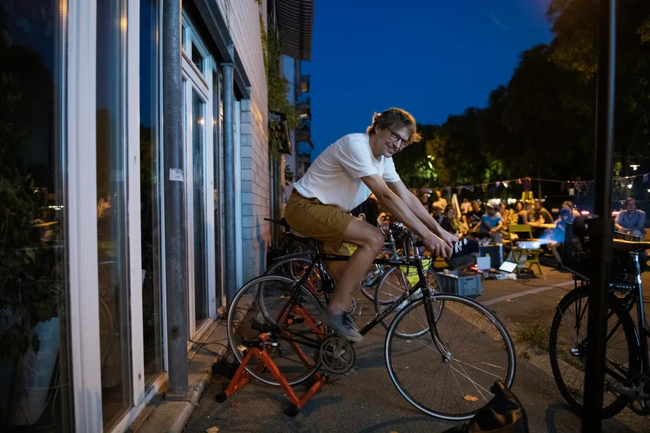  Velokino von Vélorution an der Hohlstrasse 86b am PARK(ing) Day 2020 in Zürich