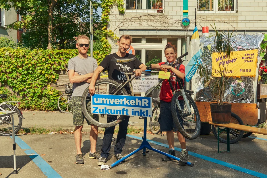 Velowerkstatt an der Hohlstrasse 86b von Pro Velo und GZ Bachwiesen am PARK(ing) Day 2020 in Zürich