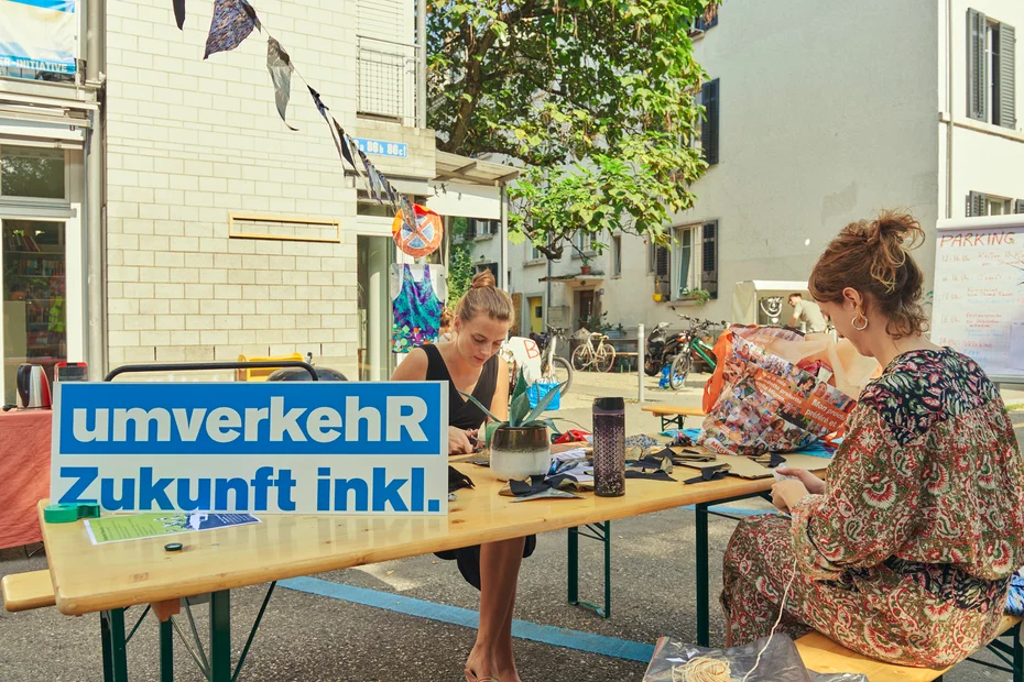 Oktober(fest) Revolution im Chreis Cheib, diskutiere am temporären Stammtisch an der Bäcki über die Zukunft des Quartieres von L