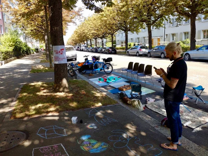 PARK(ing) Day 2021, Basel, Strassburgerallee. Relax statt Parkplätz mit Annika, Dominik, Fabi und Lucas von Basel2030