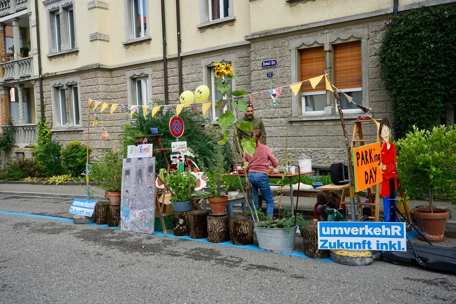 PARK(ing) Day 2021, St.Gallen, Demutstrasse 17 Kunstparkplatz von der Gruppe  Demutstrasse beruhigen