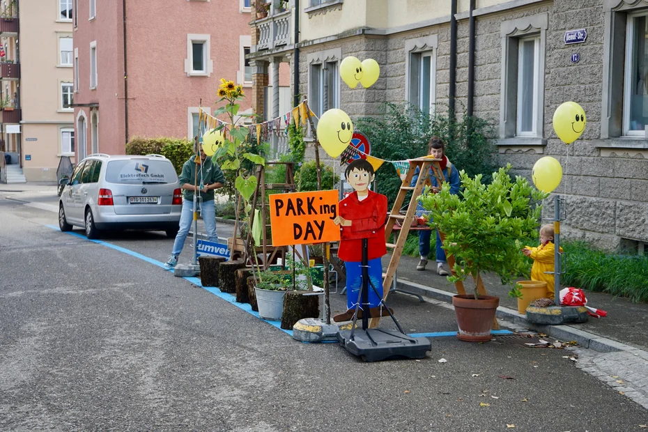 PARK(ing) Day 2021, St.Gallen, Demutstrasse 17 Kunstparkplatz von der Gruppe  Demutstrasse beruhigen