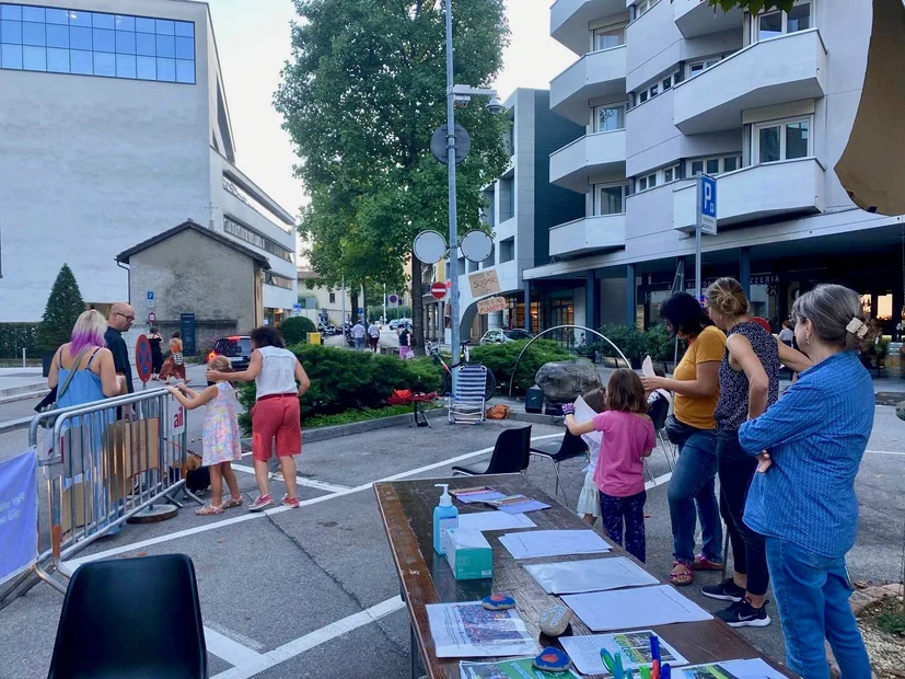 PARK(ing) Day 2021, Ticino. Musik statt Auto auf Parkplatz von Sciopero per il Clima (Klimastreik) und ATA (VCS)