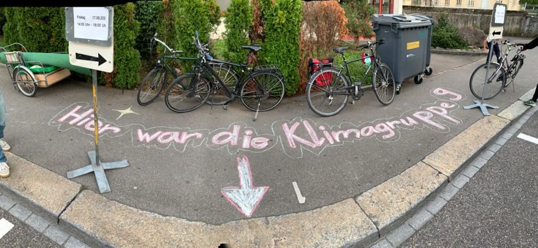 PARK(ing) Day 2021, Zürich, Altstetterstrasse. Platz statt Parkplatz von Tanja mit AL ZH und Klimagruppe 9