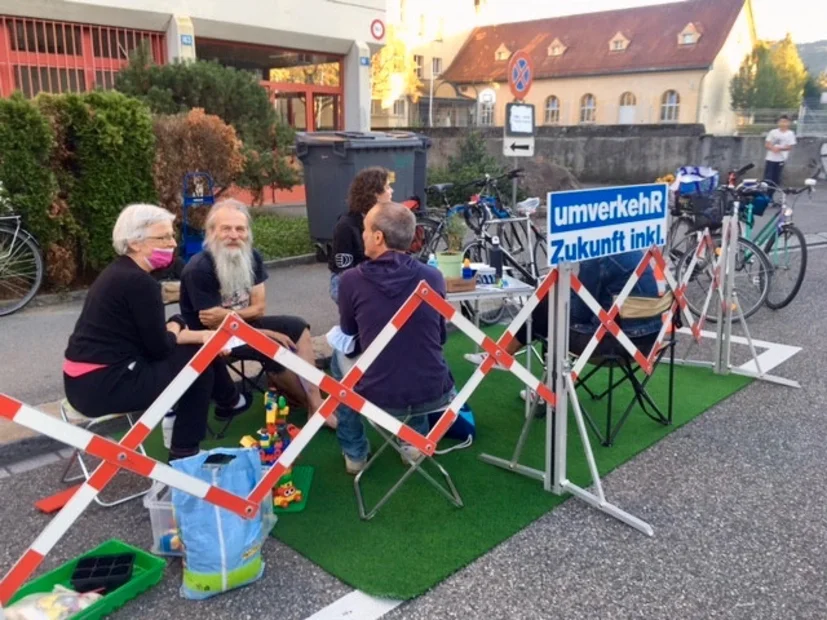 PARK(ing) Day 2021, Zürich, Altstetterstrasse. Platz statt Parkplatz von Tanja mit AL ZH und Klimagruppe 9