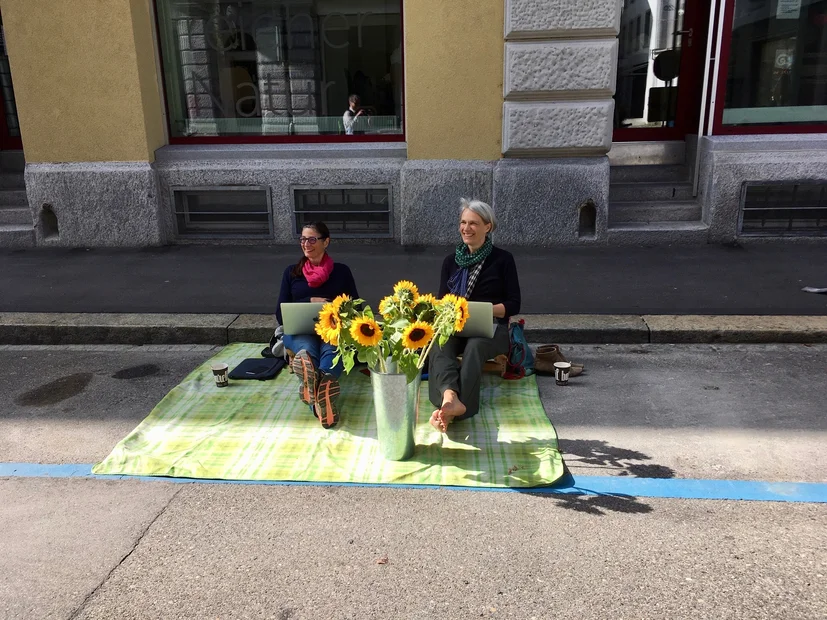 PARK(ing) Day 2021, Zürich, Josefstrasse, Textwerkstatt Postkarten oder Kürzesttexte verfassen lassen