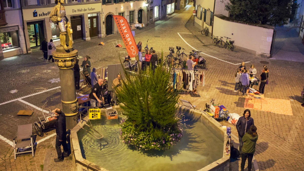 Volksfest statt Parkplätze von verschiedensten OrganisatorInnen in der Innenstadt von Schaffhausen am PARK(ing) Day 2019