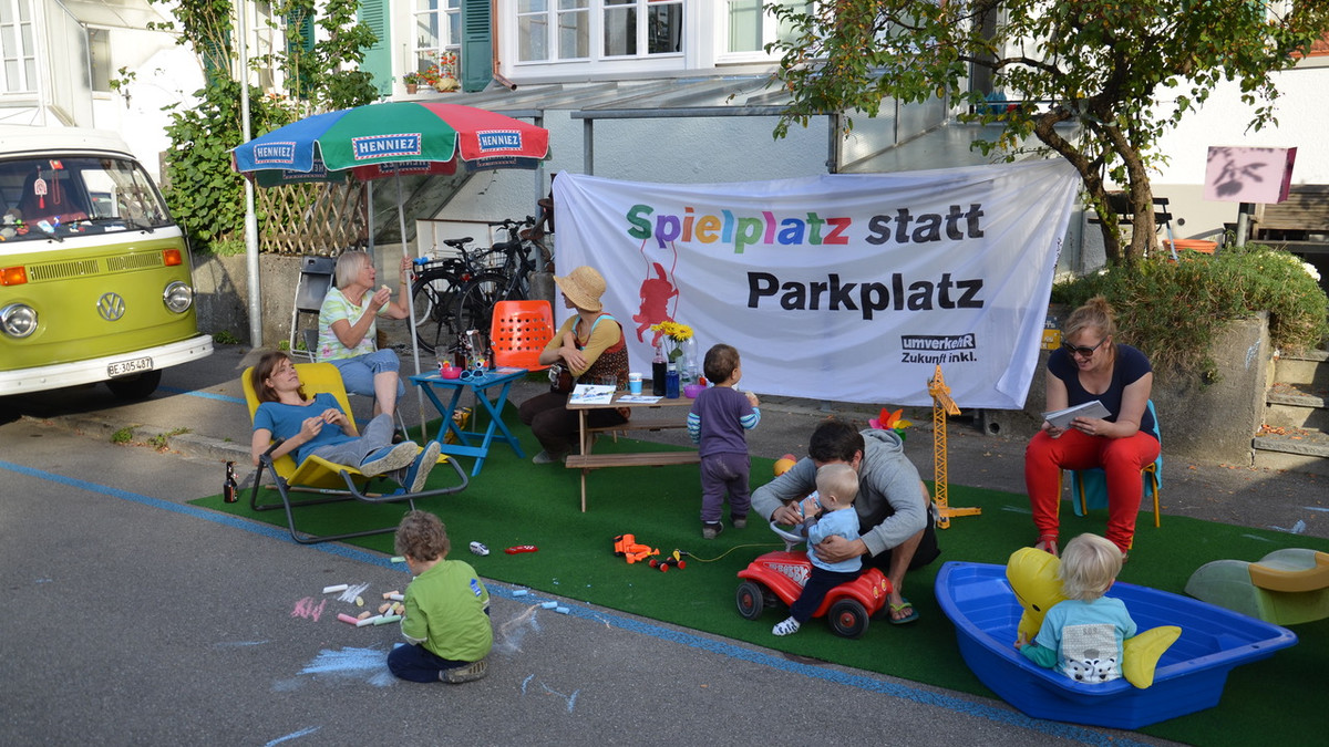 Spielplatz statt Parkplatz am PARK(ing) Day 2014 in Bern