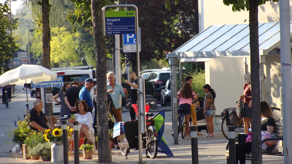 Kontakte knüpfen, Trickvelofahren, diskutieren und Wettbewerb gewinnen mit Klaus von Pro Velo Emmental am PARK(ing) Day in Burgdorf