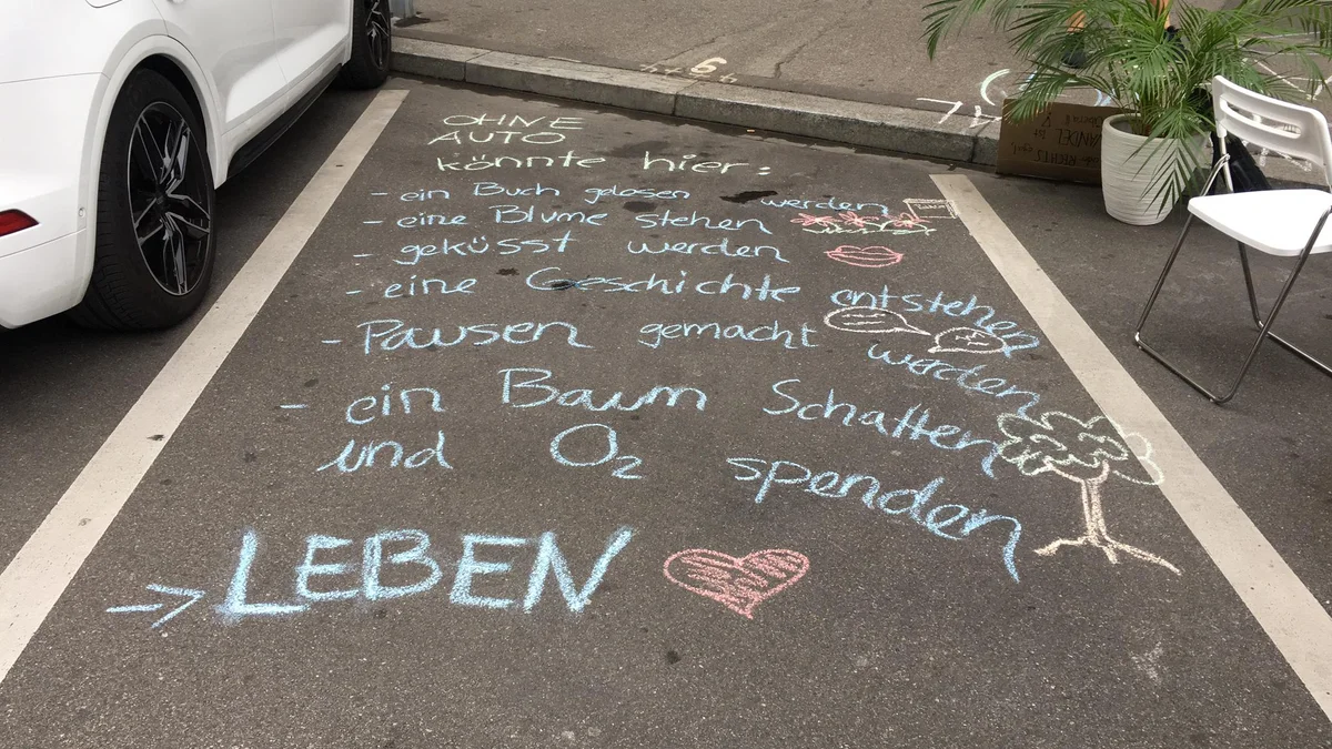 Gemütliches Zusammensein mit statt Parkplatz - mit Elias und Annabelle im Sihlfeld in Zürich am PARK(ing) Day 2020