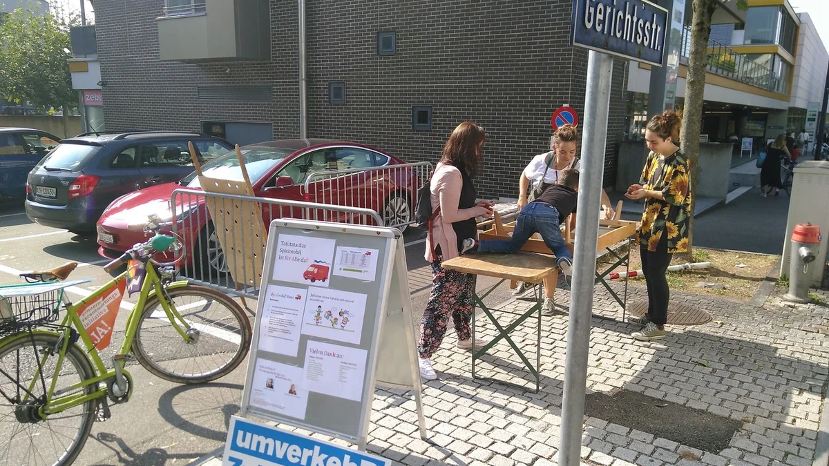 Spiele vom Spielmobil statt Parkplatz mit Philippe vom Spielmobil am PARK(ing) Day 2020 in Uster