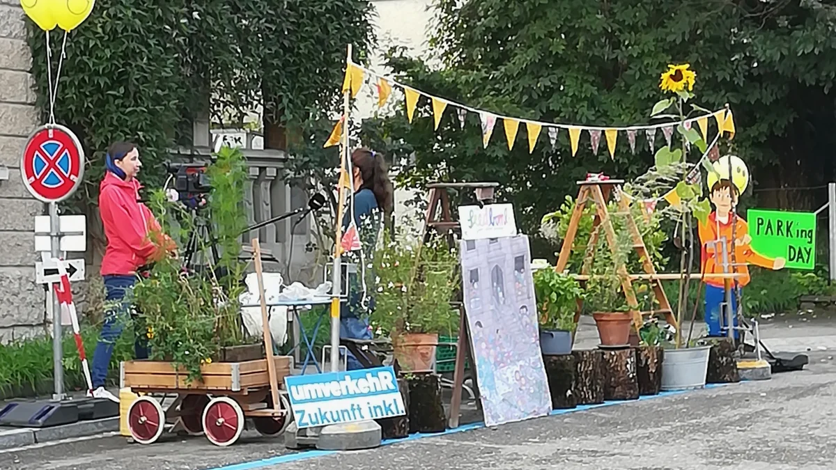 PARK(ing) Day 2021, St. Gallen, Demutstrasse. Bluemekafiparkplatz, Chill-Out-Parkplatz, Kunstparkplatz und Yoga+Spielparkplatz vom Verein Polybau