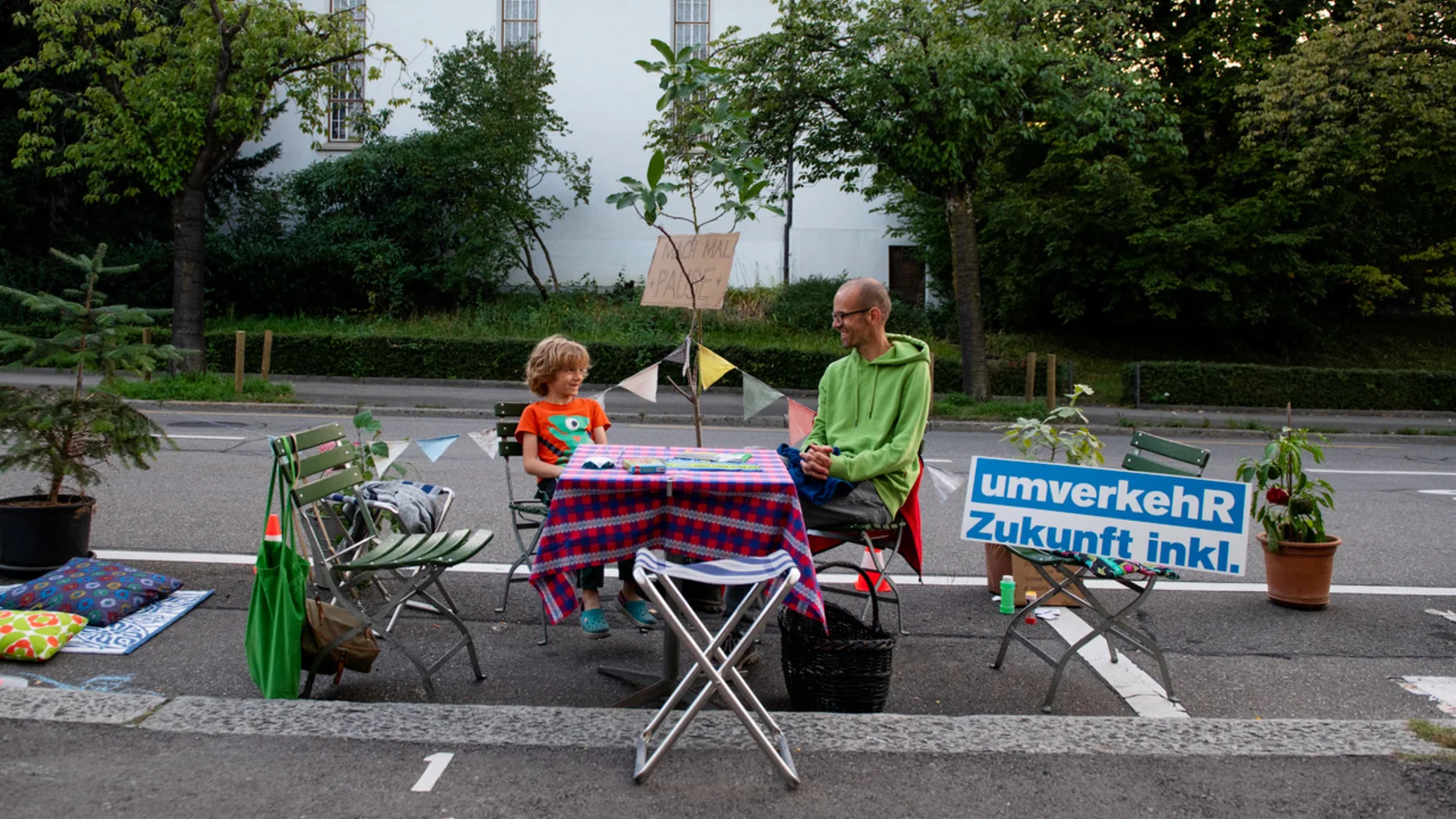 Lauschige grüne Oase der Begegnung von Nora an der Fellenbergstrasse am PARK(ing) Day 2020 in Zürich