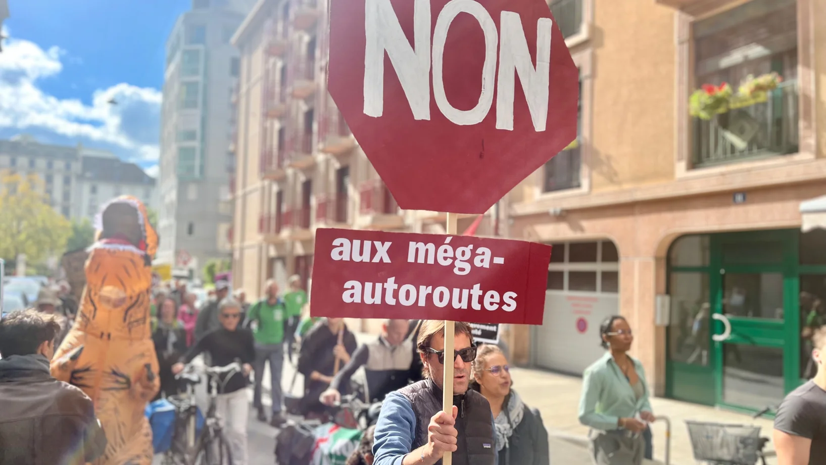 NON aux méga-autoroutes