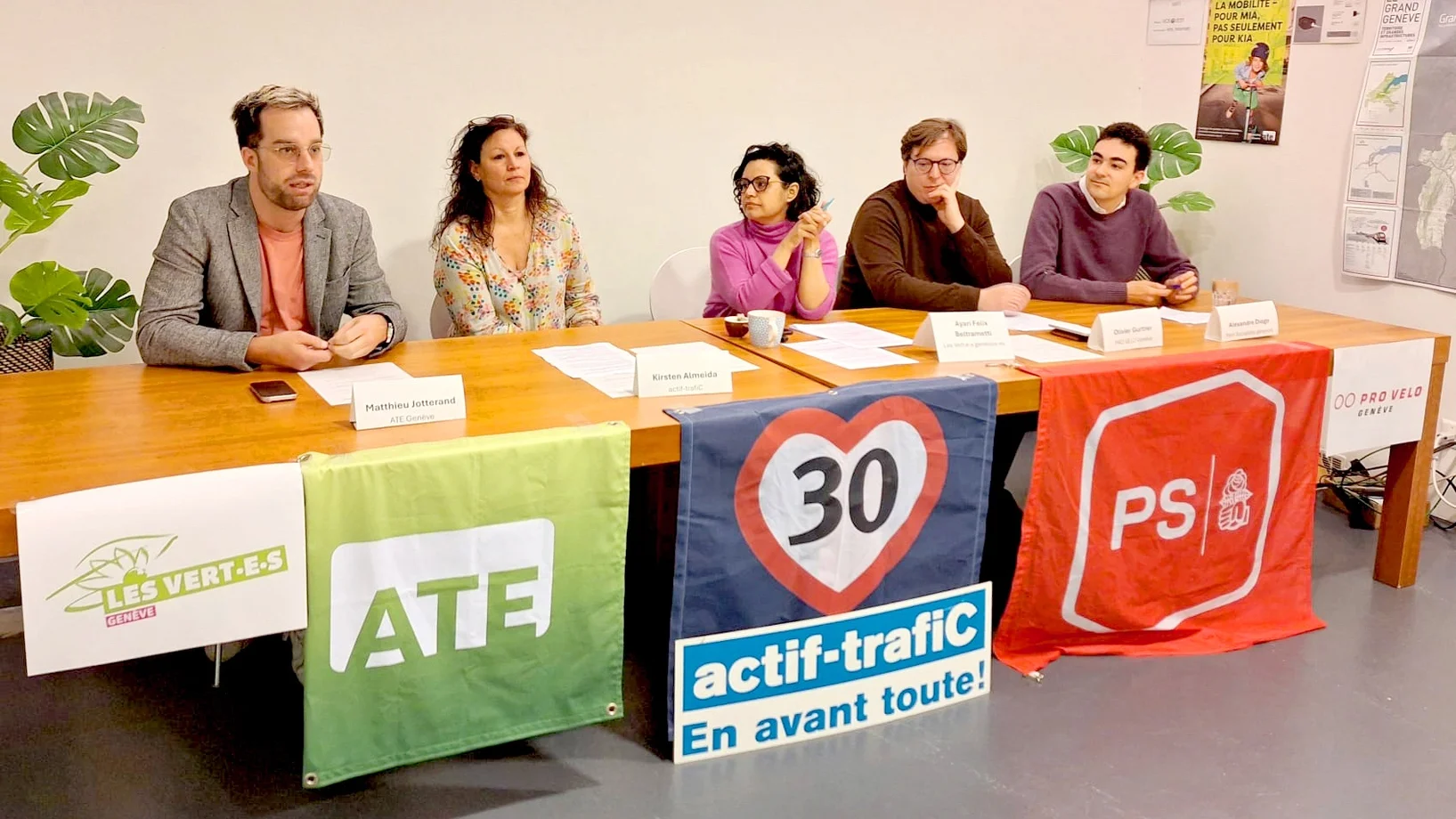 Conférence de presse dépôt référendum 30